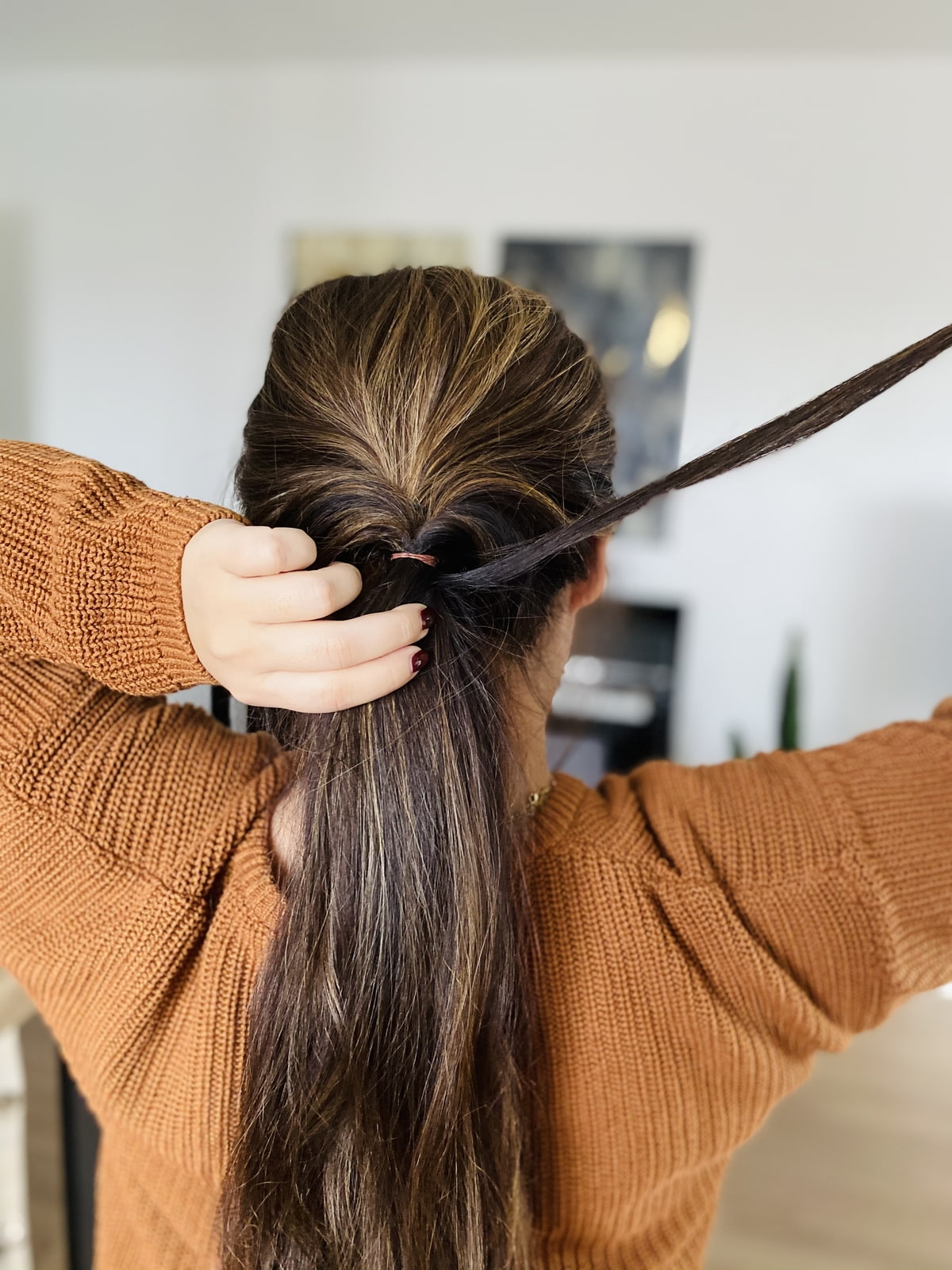 So gelingt Silvester Hairstyle Zopf wird zusammengebunden