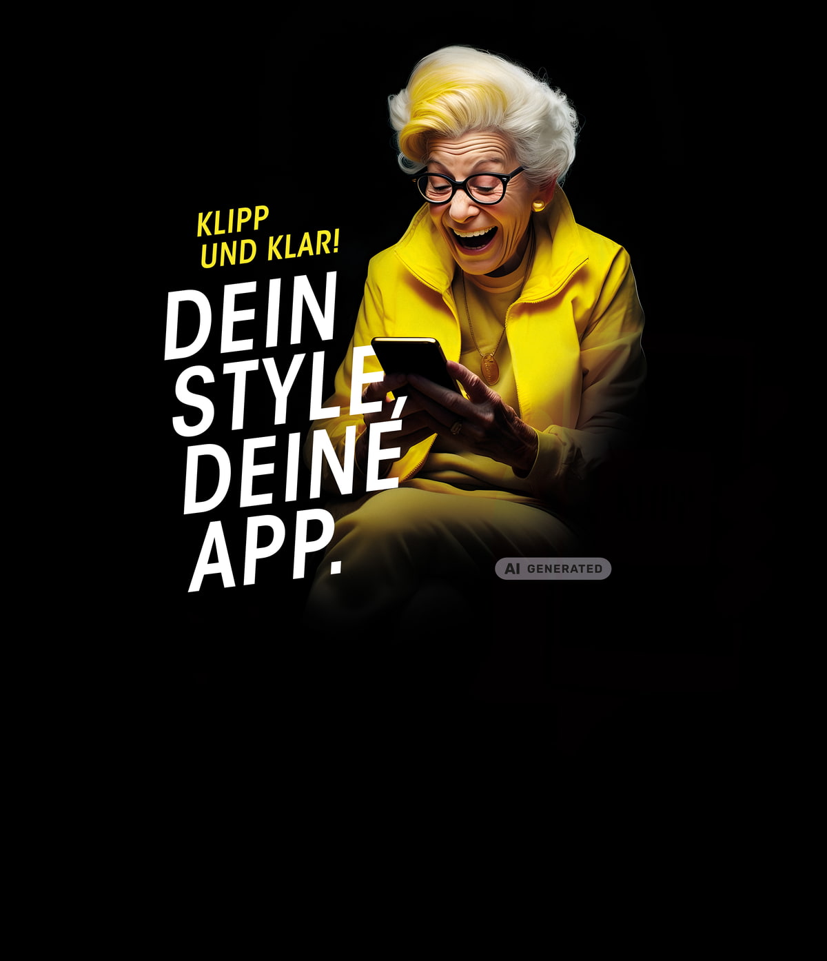 Lachende ältere Person die ins Handy blickt